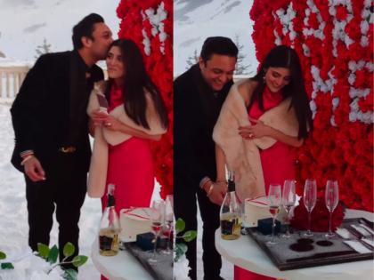 प्रसिद्ध टीव्ही अभिनेत्रीने केला साखरपुडा; बॉयफ्रेंडने कडाक्याच्या थंडीत रोमँटिक अंदाजात अभिनेत्रीला दिलं सरप्राईज प्रसिद्ध टीव्ही अभिनेत्रीने केला साखरपुडा; बॉयफ्रेंडने कडाक्याच्या थंडीत रोमँटिक अंदाजात अभिनेत्रीला दिलं सरप्राईज