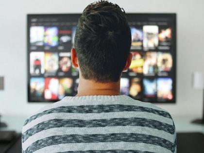 More danger of heart diseases than watching TV for more hours in free time | रिकाम्या वेळात जास्त वेळ टीव्ही बघत बसल्याने हृदयरोगांचा धोका अधिक!