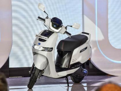 TVS electric scooters became cheaper by more than Rs 11000 See details | ११ हजारांपेक्षा अधिक स्वस्त झाली TVS ची इलेक्ट्रीक स्कूटर; पाहा डिटेल्स