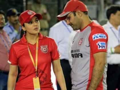 IPL 2018: 'Hai' disclosed by Preity Zinta after a fight with Sehwag | IPL 2018 : सेहवागबरोबरच्या भांडणानंतर प्रीती झिंटाने केला 'हा ' खुलासा