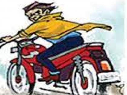 A bike was stolen by pretending to be the police, an incident in Kolhapur | पोलिस असल्याची बतावणी करून दुचाकी पळविली, कोल्हापुरातील घटना