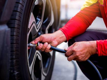 A question of a hundred rupees! Do you fill your car tires with nitrogen air or plain? dont play with life, mileage and safety Car Care Tips | प्रश्न शंभर रुपयांचा! तुमच्या कारच्या टायरमध्ये नायट्रोजन हवा भरता की साधी?