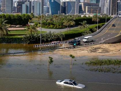 UAE Weather Updates Several Flights Cancelled Residents Asked To Stay Indoors As Heavy Rains Lash Country | रस्त्यावर पाणीच पाणी, वीजपुरवठाही खंडित… मुसळधार पाऊस, वादळी वाऱ्याचा UAEला तडाखा!