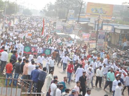 Maha Mukmorcha in Osmanabad for 'Defense of the Constitution' | ‘संविधान बचाव’ साठी उस्मानाबादेत महा मूकमोर्चा