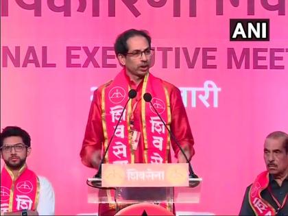 Uddhav Thackeray challenges Narendra Modi to wave tiranga in Srinagar | अहमदाबादेत पतंग उडवण्यापेक्षा लाल चौकात जाऊन तिरंगा फडकवा, उद्धव ठाकरेंचं मोदींना आव्हान