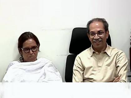 uddhav thackeray said we support to congress varsha gaikwad in lok sabha election 2024 | “हातात मशाल, पण माझे मत वर्षाताईंना, खासदार करुन दिल्लीत पाठवणार”: उद्धव ठाकरे