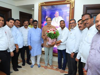 3 thousand 700 worker jobs saved bhartiya kamgar sena leader at matoshree to meet uddhav thackeray | ३,७०० कामगारांची नोकरी वाचली; उद्धव ठाकरेंकडून समधान व्यक्त, कामगार सेनेचे नेते मातोश्रीवर 3 thousand 700 worker jobs saved bhartiya kamgar sena leader at matoshree to meet uddhav thackeray | ३,७०० कामगारांची नोकरी वाचली; उद्धव ठाकरेंकडून समधान व्यक्त, कामगार सेनेचे नेते मातोश्रीवर