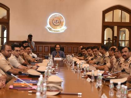 Chief Minister Uddhav Thackeray held a meeting with Police Commissioner, Sanjay Barve | मुख्यमंत्री उद्धव ठाकरे यांची पोलीस आयुक्तांसोबत चर्चा, मुंबईच्या सुरक्षेचा घेतला आढावा