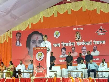 LIVE : shiv sena chief uddhav thackeray's visit shirdi | माझ्या रक्तात लाचारी नाही, उद्धव ठाकरे बरसले