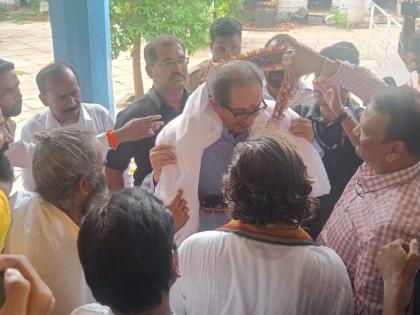 poharadevi uddhav thackeray bows down at the feet of jagdamba devi | पोहरादेवीत उद्धव ठाकरे जगदंबादेवी चरणी नतमस्तक!