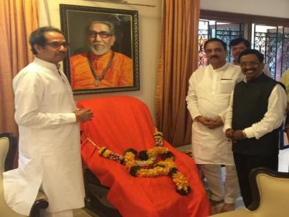 Uddhav Thackeray arrived in Mumbai from Ayodhya | उद्धव ठाकरे यांचे अयोध्येवरून मुंबईत आगमन