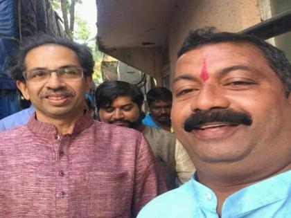 Uddhav Thackeray's presence in Goa's union's marriage, Parrikar absent | गोव्यात संघ नेत्याच्या कन्येच्या लग्नाला उद्धव ठाकरे उपस्थित, पर्रीकर अनुपस्थित