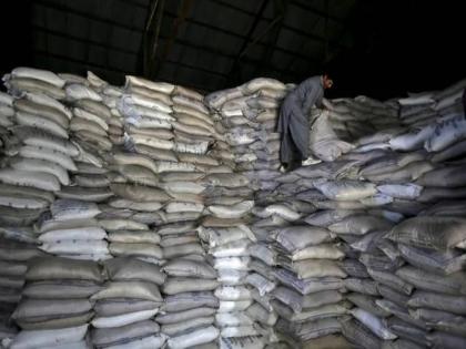 Restrictions on sugar exports remain; Quota system for factories will remain | साखर निर्यातीवरील निर्बंध कायम; कारखान्यांसाठी कोटा पद्धतच राहणार, केंद्राची अधिसूचना