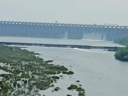 The water level in Ujani dam increased by 32.77 percent in six days | Ujani Dam: उजनी धरणात सहा दिवसात ३०.९० टक्के पाणी वाढले