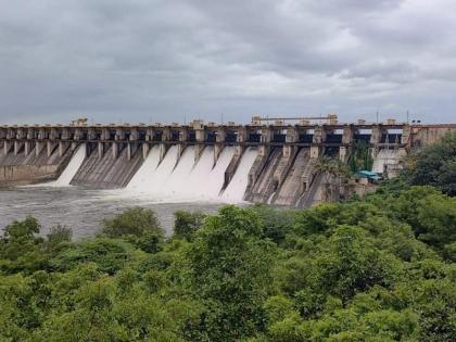 After half a century of water storage in Ujni, the water storage increased by 20 percent in five days | उजनीच्या पाणीसाठ्याचे अर्धशतक पार, पाचच दिवसांत २० टक्क्यांनी वाढला पाणीसाठा