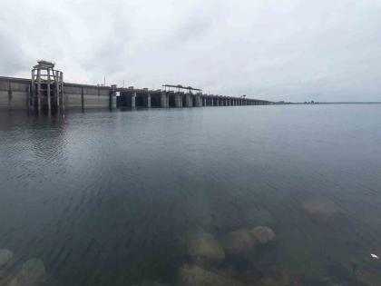 Ujani Dam in Plus 24 hours water increased in heat by 14 percent | खुशखबर! उजनी धरण आले प्लसमध्ये; २४ तासात १४ टक्क्यांनी उजनीत वाढले पाणी