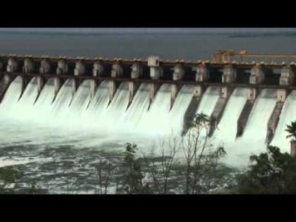 Ujani dam 111 percent full; Heavy rainfall in the catchment area | उजनी धरण १११ टक्के भरले; पाणलोट क्षेत्रात जोरदार पाऊस