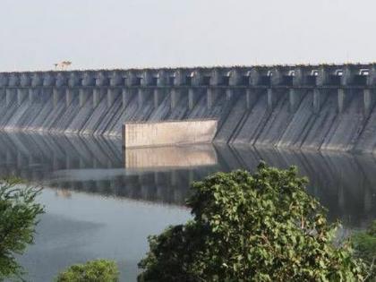 Ujani Dam has reached 35.66 percent | उजनी धरणाने गाठली मायनस ३५.६६ टक्केवारी