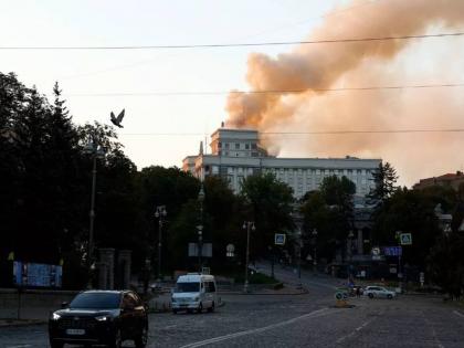 Russia fires drones and missiles at Kiev, smoke rises from cabinet building; two killed in attack | रशियाने कीववर ड्रोन आणि क्षेपणास्त्रे डागली, कॅबिनेट इमारतीतून धूर निघाला; हल्ल्यात दोघांचा मृत्यू Russia fires drones and missiles at Kiev, smoke rises from cabinet building; two killed in attack | रशियाने कीववर ड्रोन आणि क्षेपणास्त्रे डागली, कॅबिनेट इमारतीतून धूर निघाला; हल्ल्यात दोघांचा मृत्यू