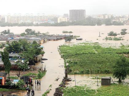 The rains of the Badlapurukar filled with the rainy season of the Ulhas river | उल्हास नदीच्या रौद्ररूपाने भरली बदलापूरकरांच्या उरात धडकी