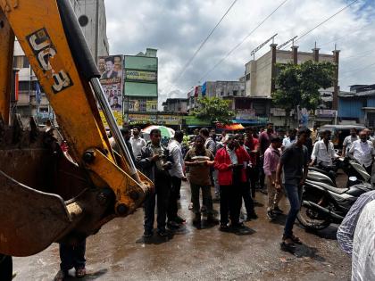 Thane: Demolition action on illegal construction of orchestra and ample bar in Ulhasnagar, inspection of other bars | Thane: उल्हासनगरात ऑर्केस्ट्रा व अँपल बारच्या अवैध बांधकामावर पाडकाम कारवाई, इतर बारची तपासणी