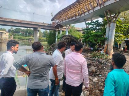 Ulhasnagar: Valdhuni River Bridge at Ulhasnalgarh towards completion, Bridge Inspection by City Engineer | उल्हासनगरातील वालधुनी नदीपूल पूर्णत्वाकडे, शहर अभियंताकडून पुलाची पाहणी