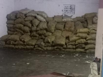 24 tons 830 kg stock of black jaggery seized in Ulhasnagar; Hillline police action | उल्हासनगरात २४ टन ८३० किलो काळा गुळाचा साठा जप्त; हिललाईन पोलिसांची कारवाई