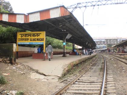 Notices for construction under railway power lines in Ulhasnagar | उल्हासनगरात रेल्वेच्या विजेच्या लाईन खालील बांधकामांना नोटिसा