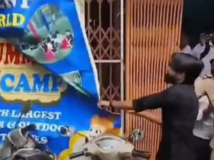 child beating case mns vandalized playgroup school in ulhasnagar | चिमुरड्याला मारहाण प्रकरण: उल्हासनगरातील प्लेग्रुप शाळेची मनसेकडून तोडफोड child beating case mns vandalized playgroup school in ulhasnagar | चिमुरड्याला मारहाण प्रकरण: उल्हासनगरातील प्लेग्रुप शाळेची मनसेकडून तोडफोड