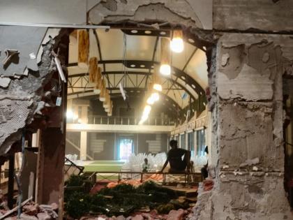 illegal construction demolished the extension work of sky dome hall in ulhasnagar | उल्हासनगरातील स्काय डोम हॉलच्या वाढीव काम जमीनदोस्त 