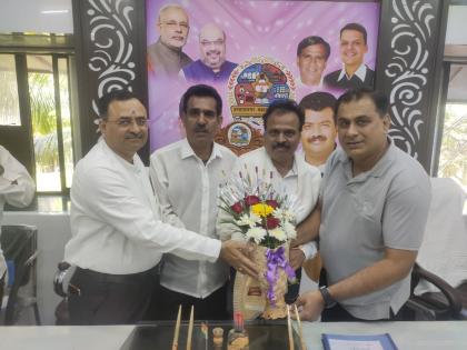 BJP-Omi Kalani's big blow to ShivSena, Subhash Tanawade as chairman of Ulhasnagar Municipal Transport Committee | भाजप-ओमी कलानींचा शिवसेनेला दे धक्का, उल्हासनगर महापालिका परिवहन समिती सभापती पदी सुभाष तनावडे