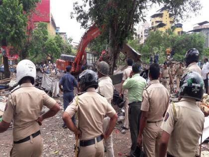 In the action against encroachment, stone pelting in Navi Mumbai, and senior police inspector injured | अतिक्रमण विरोधी कारवाईत नवी मुंबईत दगडफेक, वरिष्ठ पोलिस निरीक्षक जखमी