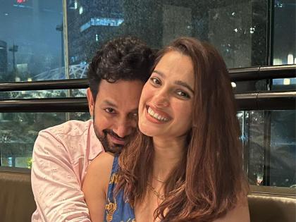 Actor Umesh Kamat shared a romantic photo with wife Priya Bapat | उमेश कामतने शेअर केला पत्नी प्रिया बापटसोबतचा रोमाँटिक फोटो, नेटकरी म्हणाले...