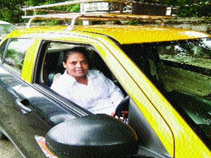 He lost his job, drove a taxi and drove away | नोकरी गेली, टॅक्सी चालवून ओढला संसाराचा गाडा