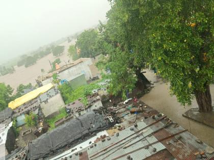 Nanded: Heavy rains in Loha taluka; Villagers evacuated as water enters Umra village | Nanded: लोहा तालुक्यात पावसाचा हाहाकार; उमरा गावात पाणी शिरल्याने ग्रामस्थांचे स्थलांतर Nanded: Heavy rains in Loha taluka; Villagers evacuated as water enters Umra village | Nanded: लोहा तालुक्यात पावसाचा हाहाकार; उमरा गावात पाणी शिरल्याने ग्रामस्थांचे स्थलांतर