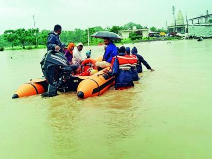 14 stucked persons were rescued safely | अडकलेल्या १४ जणांना सुखरूप काढले