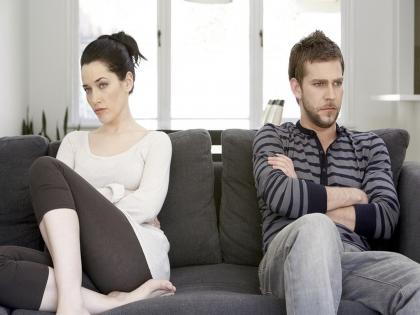 Why people stay in unhappy relationship | रिलेशनशिपमध्ये सतत खटके उडतात तरी 'या' कारणामुळे ब्रेकअप करत नाहीत कपल्स?