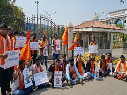 Changes in University Act, Student Council agitation in front of Sangli District Collector Office | विद्यापीठ कायद्यात बदल : 'अभाविप'चे सांगली जिल्हाधिकारी कार्यालयासमोर ठिय्या आंदोलन