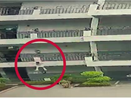 imitating krrish third class student injured by jumping from first floor of school in kanpur | धक्कादायक! 'क्रिश' चित्रपट पाहून विद्यार्थ्याने शाळेच्या पहिल्या मजल्यावरुन मारली उडी, म्हणाला...