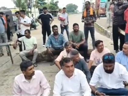 Police detained Prahar activists even before the Chief Minister's visit | मुख्यमंत्र्यांच्या दौऱ्यापूर्वीच प्रहारच्या कार्यकर्त्यांना पोलिसांनी घेतले ताब्यात Police detained Prahar activists even before the Chief Minister's visit | मुख्यमंत्र्यांच्या दौऱ्यापूर्वीच प्रहारच्या कार्यकर्त्यांना पोलिसांनी घेतले ताब्यात