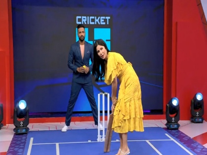 ICC T20 World Cup 2022 katrina kaif plays cricket before the match | VIDEO : भज्जीच्या गोलंदाजीवर कतरिना कैफची बॅटिंग; हिल्स घालून खेळली क्रिकेट