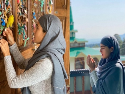 Sara Ali Khan Shared Some Pictures From Kashmir Trip | सारा अली खानचा ‘सर्वधर्म समभाव’, शेअर केले काश्मीर ट्रिपचे खास फोटो