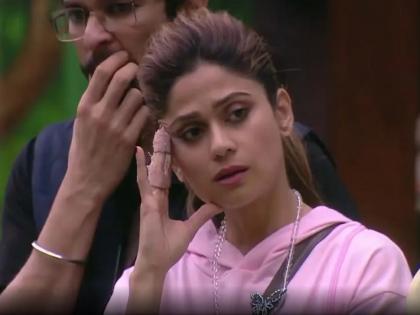 Shamita Shetty Out Of Bigg Boss 15 Due To Medical Reasons Mom Sunanda Says She Will Be Back After Some Medical Tests | राकेश बापटपाठोपाठ शमिता शेट्टीही ‘Bigg Boss 15’मधून बाहेर; हे आहे कारण