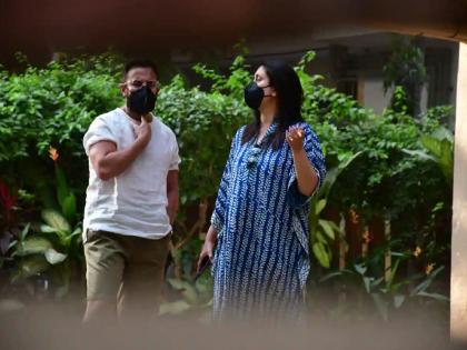 kareena kapoor makes first public appearance with saif ali khan for test drive | सैफ अली खान खूश्श! दुसऱ्या मुलाच्या जन्मानंतर बेबोला देणार 2.5 कोटींचे खास गिफ्ट