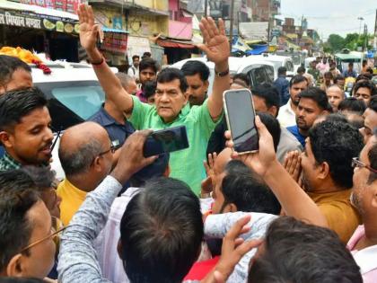 "There is electricity only for 3 hours a day, do something," said Energy Minister Jai Shriram in response and left. | ‘दिवसातून ३ तासच वीज येते, काही तरी करा’, उत्तरदाखल ऊर्जामंत्री जय श्रीराम म्हणाले आणि निघून गेले "There is electricity only for 3 hours a day, do something," said Energy Minister Jai Shriram in response and left. | ‘दिवसातून ३ तासच वीज येते, काही तरी करा’, उत्तरदाखल ऊर्जामंत्री जय श्रीराम म्हणाले आणि निघून गेले