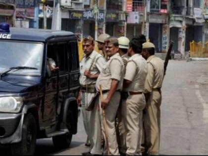 Attack on police issuing arrest warrant to drug mafia, one killed in uttar pradesh | दारु माफियाला अटक वॉरंट देणाऱ्या पोलिसांवर हल्ला, एकाचा मृत्यू