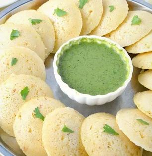 श्रावणी सोमवार स्पेशल: उपवासाची इडली करा फक्त १५ मिनिटांत, हलकीफुलकी इंस्टंट इडली