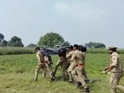 UP 17 year old minor girl rape and murder; incident in Auraiya Uttar Pradesh | तरुणीचा नग्नावस्थेतील मृतदेह घेऊन पोलीस पळाले; आई पाठीमागे पळत राहिली...