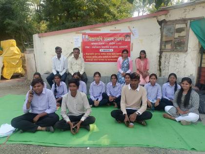 Amravati: Fast to death by pharmacy students in front of technical education Amravati divisional office | Amravati: तंत्रशिक्षण अमरावती विभागीय कार्यालयासमोर फार्मसी विद्यार्थ्यांचे आमरण उपोषण