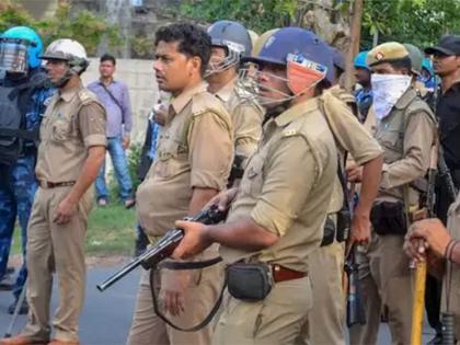 UP Police encounter with cow smugglers, 7 shot at same spot on leg | 7 जणांच्या पायावर एकाच ठिकाणी लागली गोळी, UP पोलिसांचे अनोखे एनकाउंटर चर्चेत UP Police encounter with cow smugglers, 7 shot at same spot on leg | 7 जणांच्या पायावर एकाच ठिकाणी लागली गोळी, UP पोलिसांचे अनोखे एनकाउंटर चर्चेत